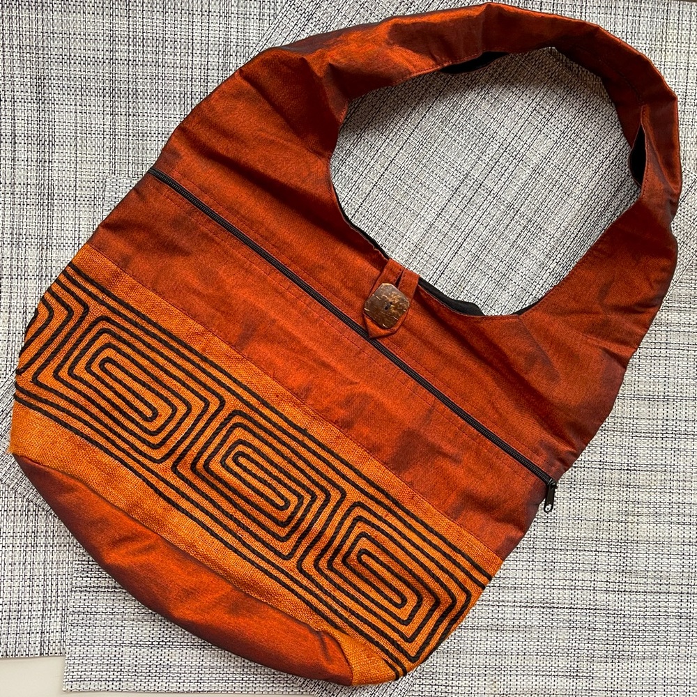 Slouchy HOBO BAG in iridescent shades of Rust/Black. NEW.